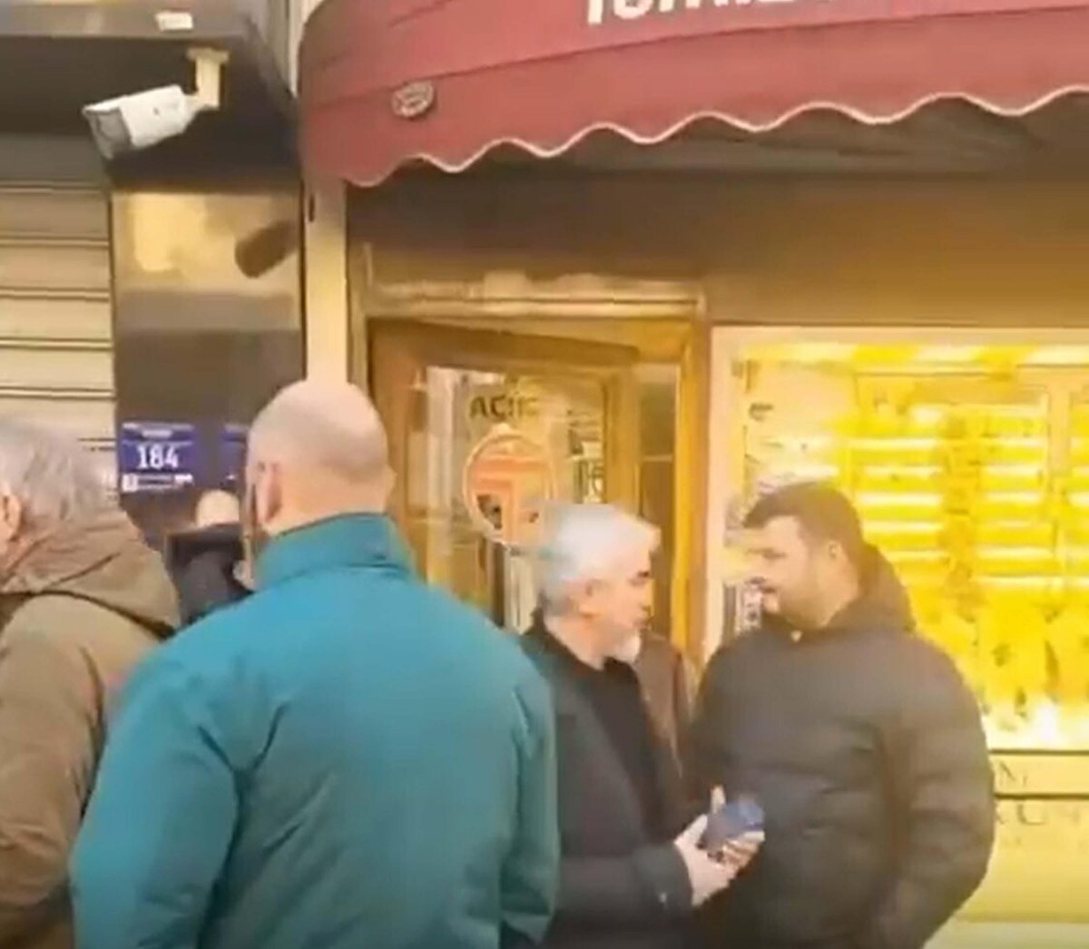 Kar Promisiyle Altın Ve Para Toplayan Kuyumcu Ve Oğlu Kayıp