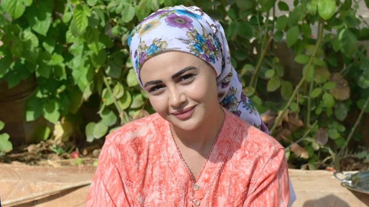 “Yaşamını Kendi Şartlarınla Yaşa” Diyerek Başörtüsünü Çıkardı