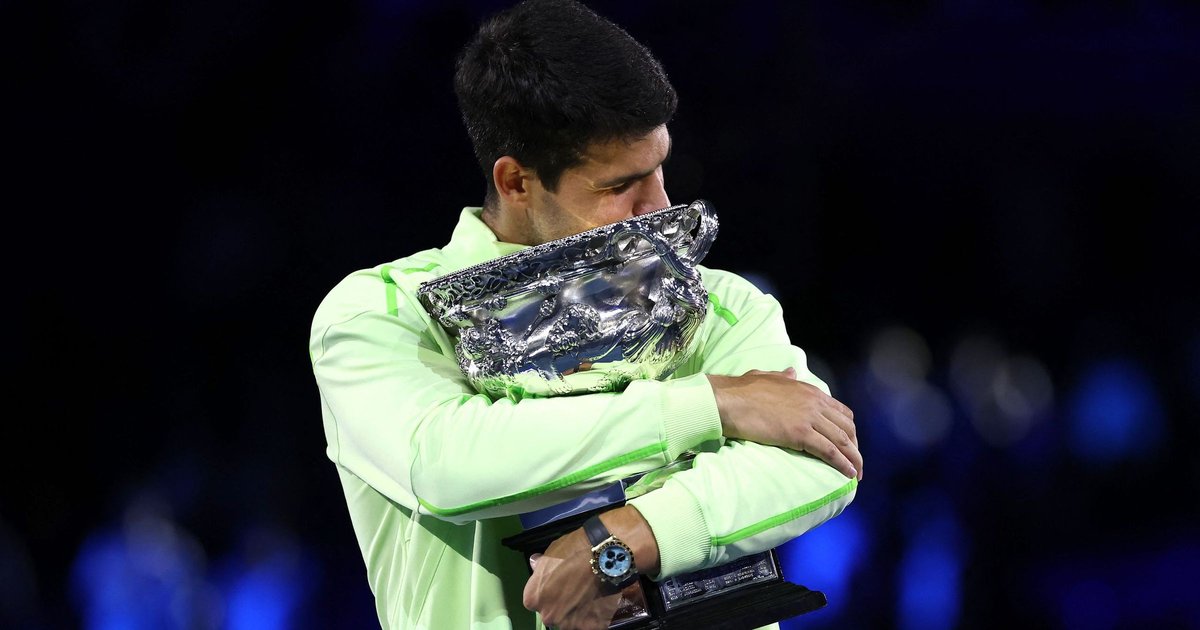 Carlos Alcaraz, Avustralya Açık'ta Djokovic'i Geçerek Grand Slam'ini Tamamladı