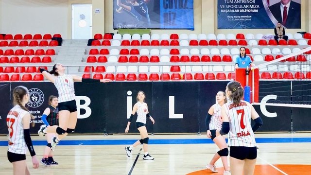 Bilecik'te Kadınlar Voleybol Bölgesel Lig Grup Yarışmaları Sona Erdi
