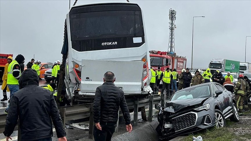 İstanbul'da Polis Aracının Yer Aldığı Kazada Bir Memur Şehit Düştü