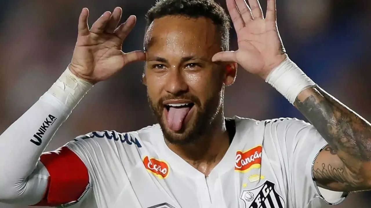 Neymar Santos’ta kalıyor