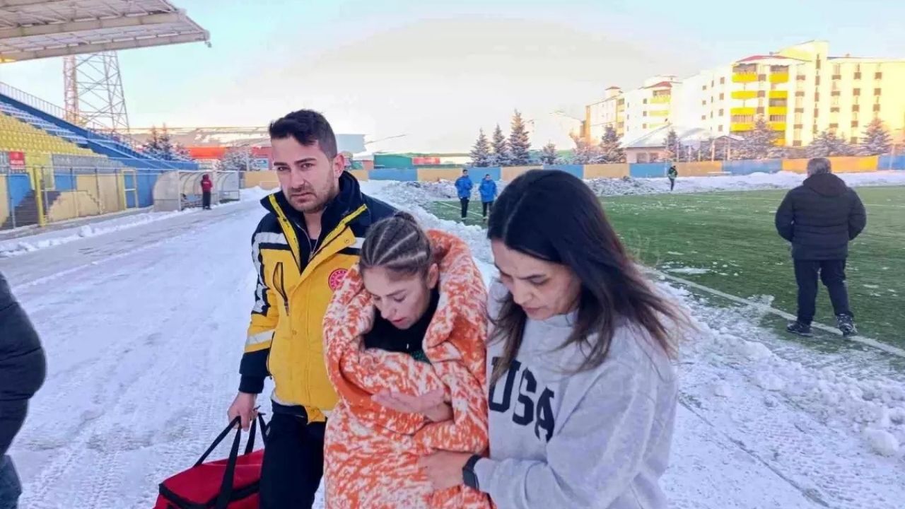 Ağrı Kadın Futbol Takımı, Zorlu Hava Koşullarında Galip Geldi