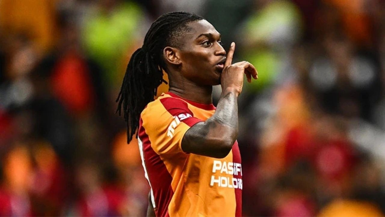 Rafael Leao’dan Galatasaray Taraftarına Maç Sonu Üçlüsü