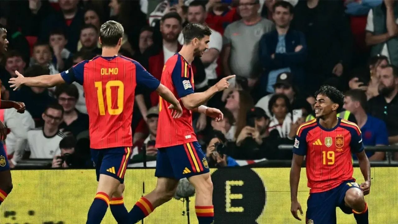 İspanya, İngiltere’yi 3-2 Yenerek Yenilmezlik Rekorunu Geliştirdi