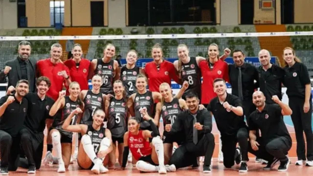 Türk Hava Yolları Kupa Voley’de Manisa’yı Set Vermeden Geçti