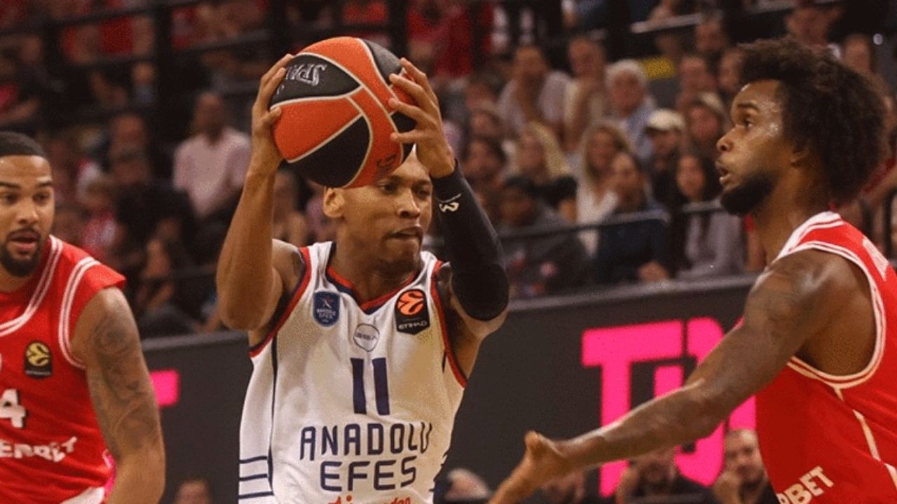 Anadolu Efes, Olympiakos deplasmanında 23 sayı farkla mağlup oldu