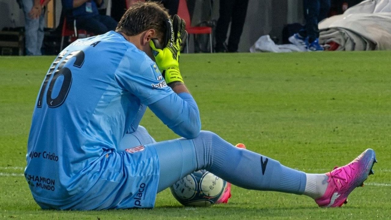 Fernando Muslera Sahada Korkuttu! Baş Dönmesi Nedeniyle Yere Yığıldı