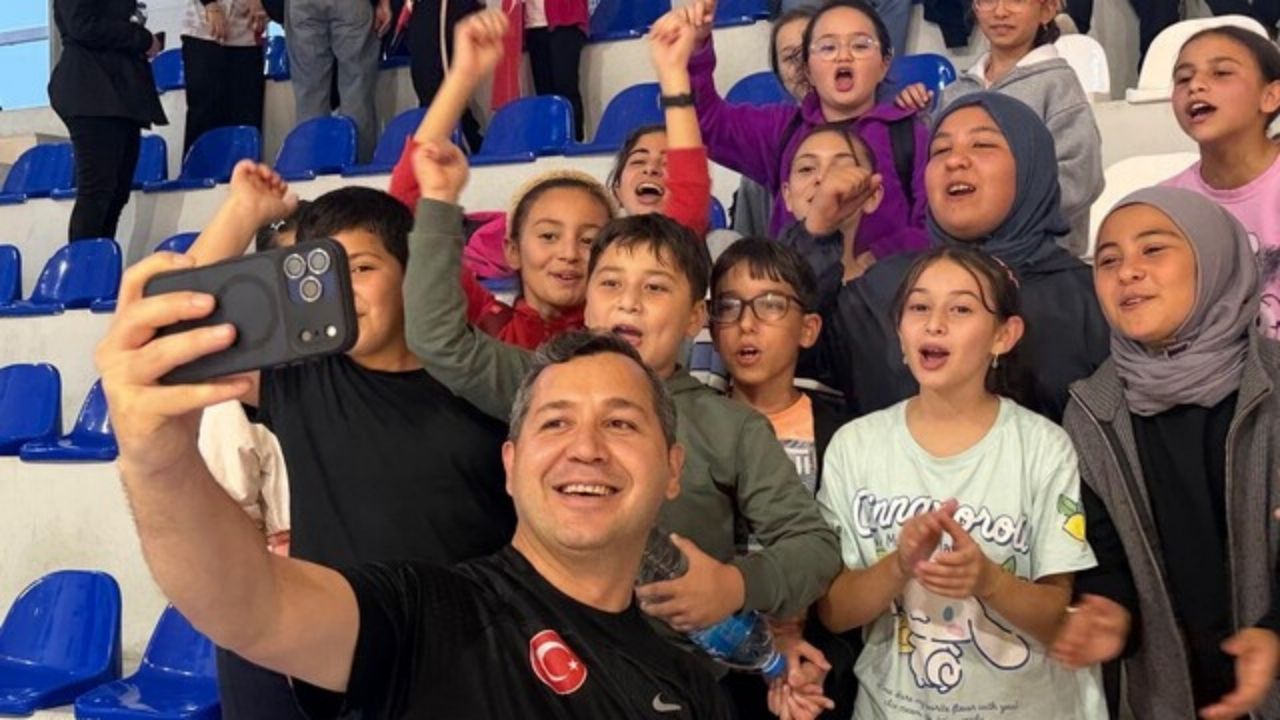 Alaçam'da Cumhuriyet Kupası Voleybol Turnuvası Sona Erdi