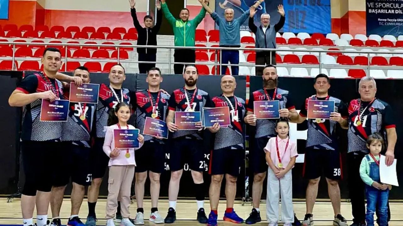 Bilecik'te Voleybol Şampiyonları Belli Oldu: Gözler Bursa'da