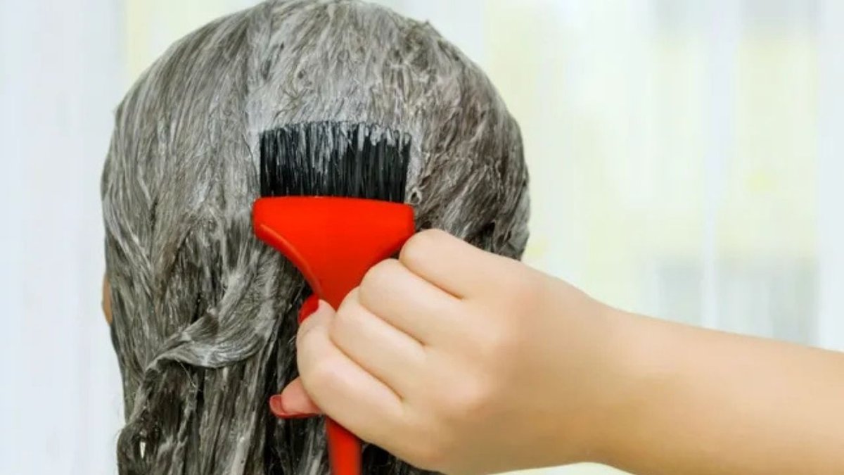 Evde Saçınızı Boyarken Bu Yanlışa Düşmeyin: Yüzde Yanık!