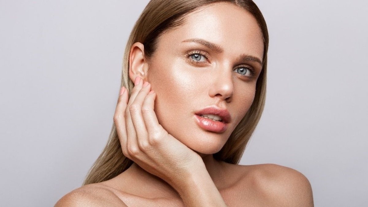 Yüz Aydınlatıcı Nasıl Kullanılır? Etkili Uygulama İpuçları