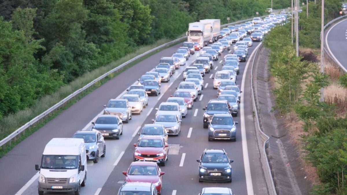 Kurban Bayramı Dönüş Yoğunluğu: Trafik Kilometrelerce Uzadı